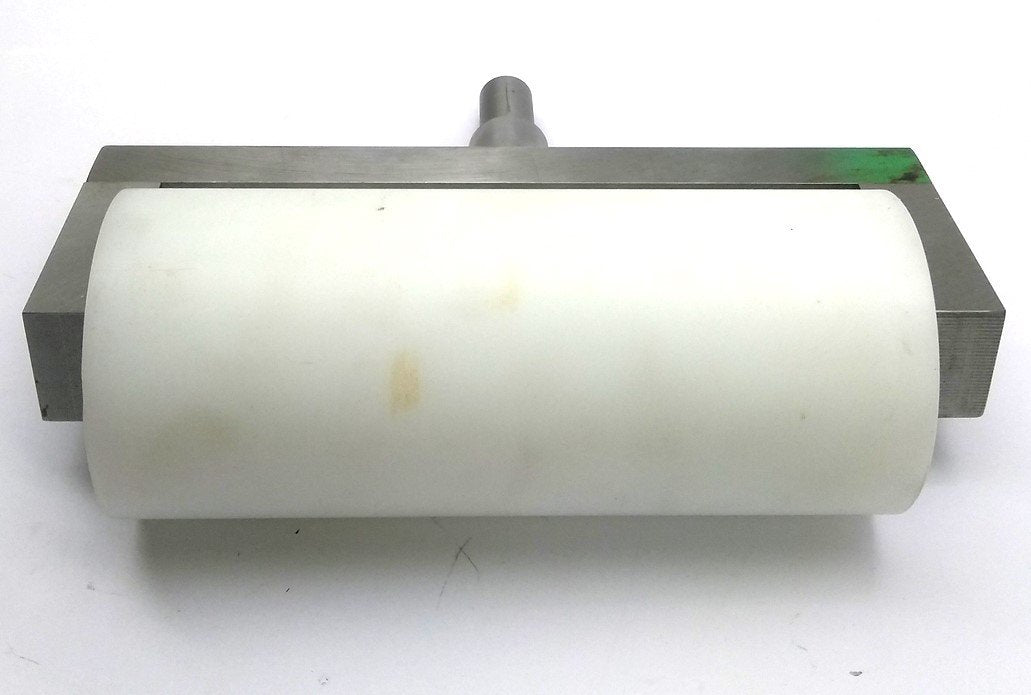 Used Conveyor Roller, Shaft: 1/2", Roller Dimensions: 4" Dia. x 9 1/4"L, Mount: 7/8"
