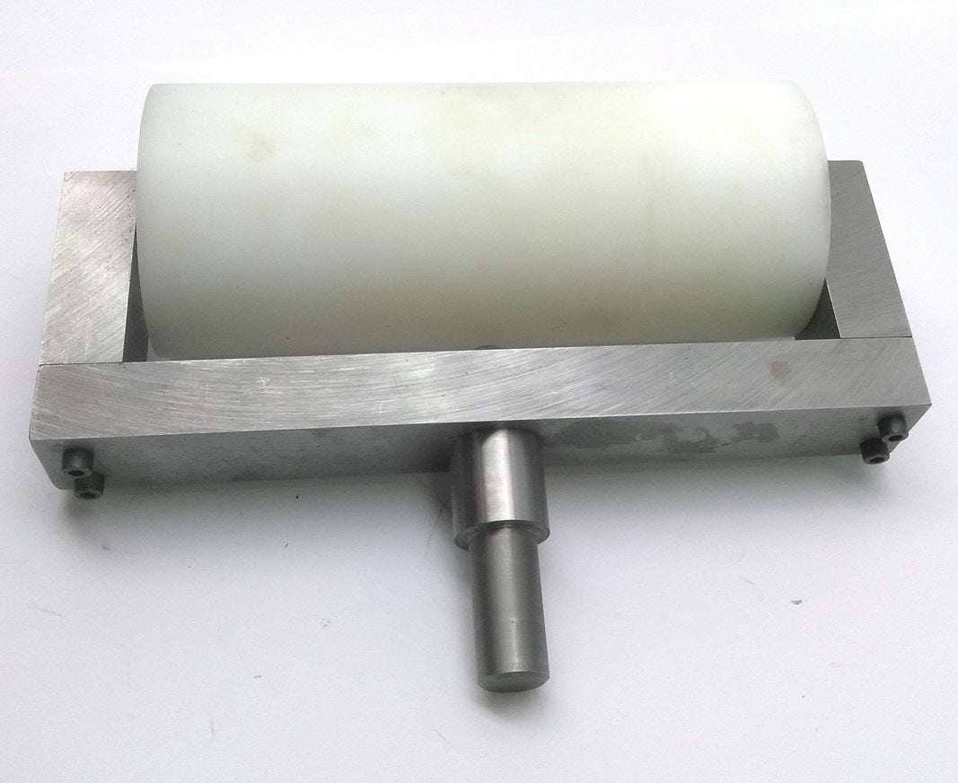 Used Conveyor Roller, Shaft: 1/2", Roller Dimensions: 4" Dia. x 9 1/4"L, Mount: 7/8"