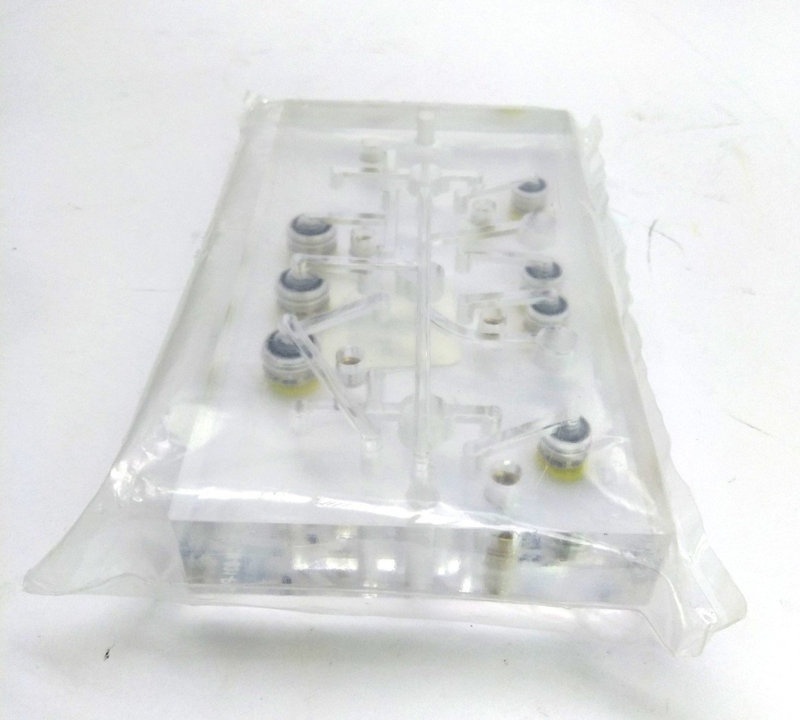 New Clippard CM-031-PQ Pneumatic Circuit Manifold, 40-150PSI, 1/4" & 5/32" Tubing