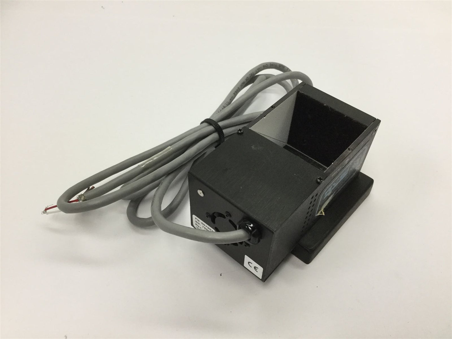 For parts or not working RVSI NER 007901 LED Illuminator, Power: 12VDC 638mA, *For Parts* Missing Bulb