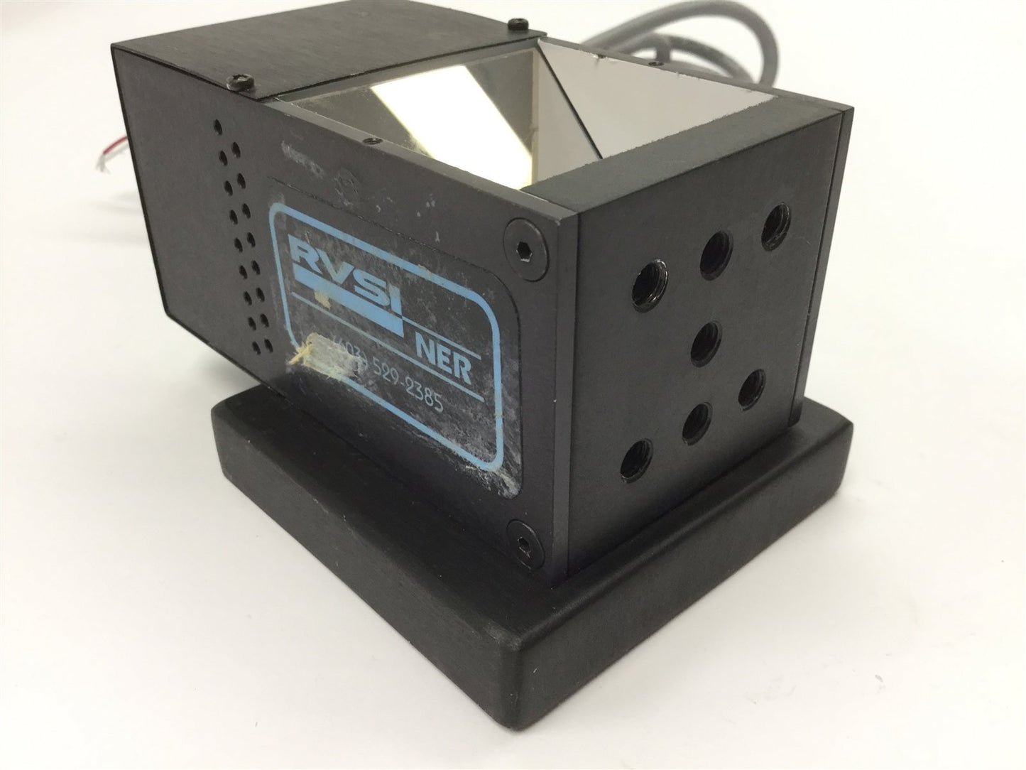 For parts or not working RVSI NER 007901 LED Illuminator, Power: 12VDC 638mA, *For Parts* Missing Bulb