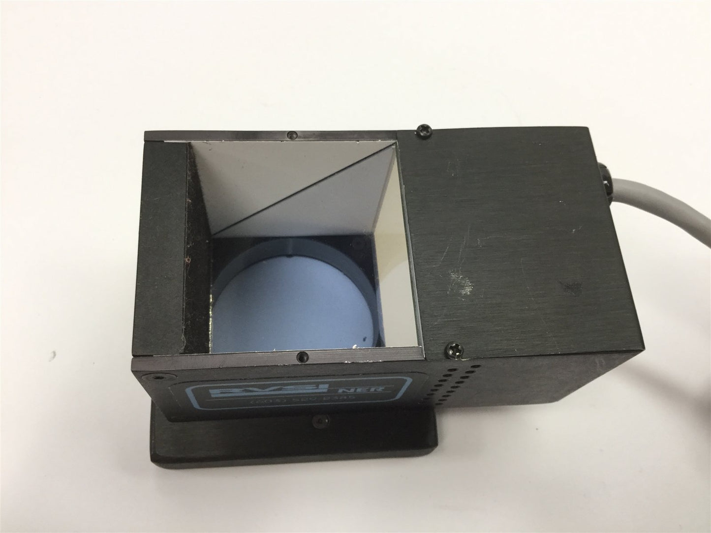 For parts or not working RVSI NER 007901 LED Illuminator, Power: 12VDC 638mA, *For Parts* Missing Bulb