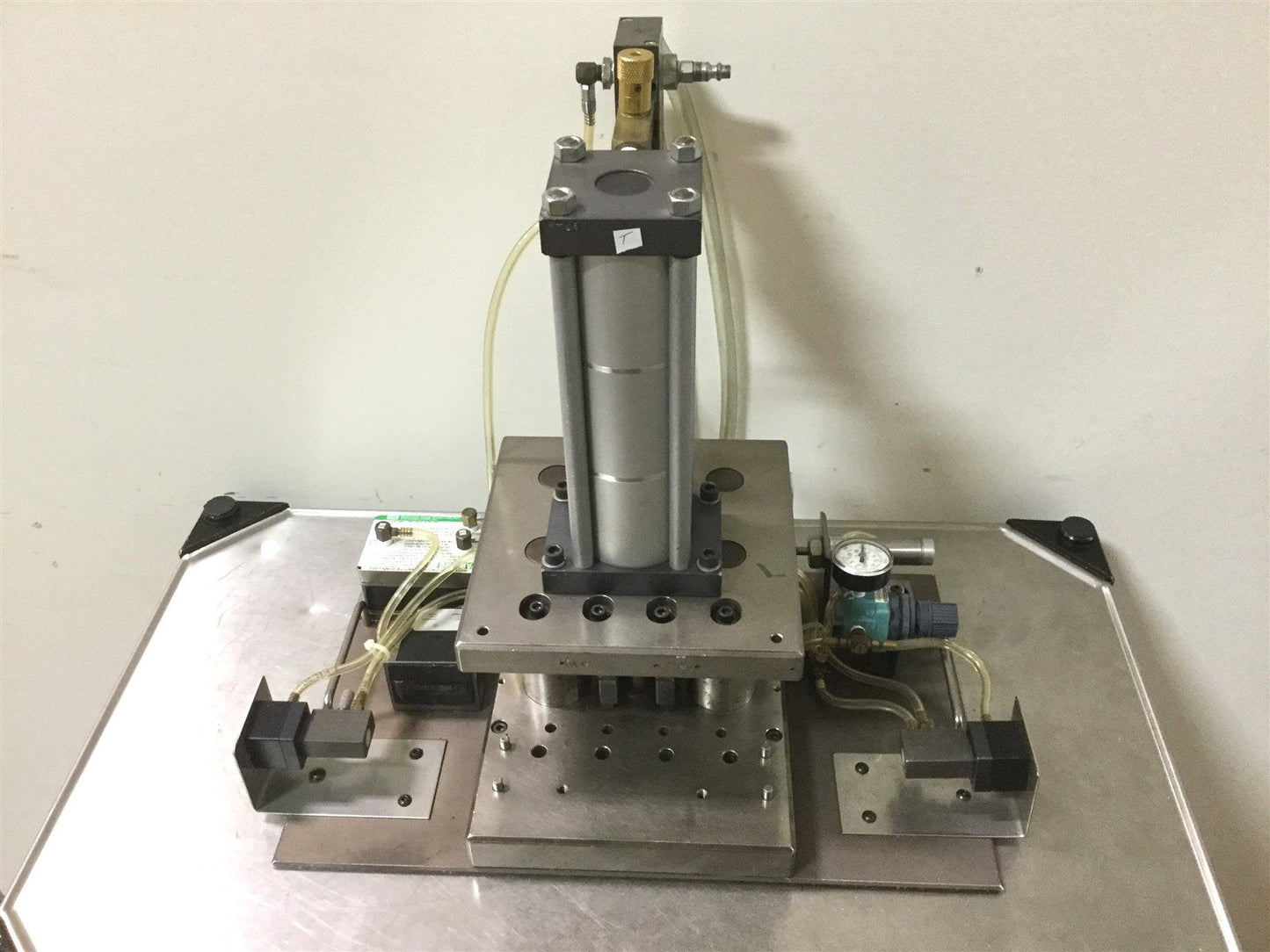 Used Fabco-Air MP2½x2-1-3 Multi Stage Air Cylinder Press, Stages: 3, Bore: 2.5"