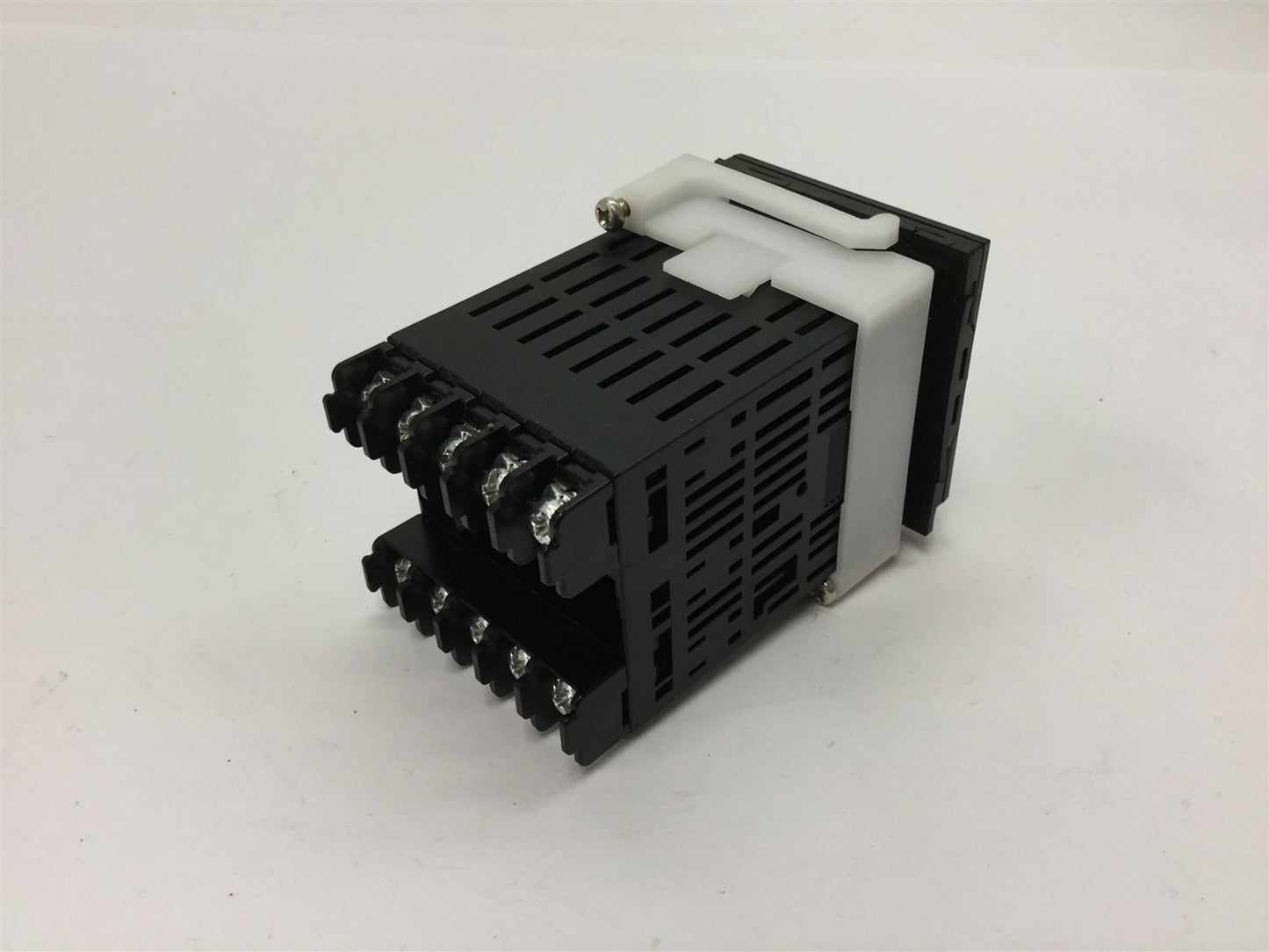 Used Omron E5CSV-Q1T-F Temperature Controller, Thermocouple Input, Supply: 100-240VAC