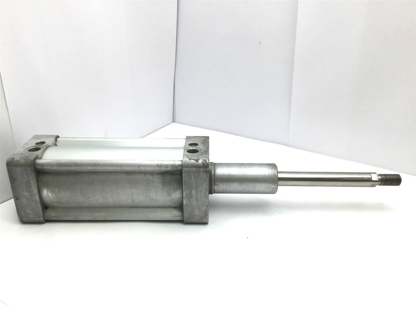 Used Pneumatic Tie Rod Cylinder, Air Cushions, Rod: 1", Travel: 6.25", Ports: 1/2 NPT