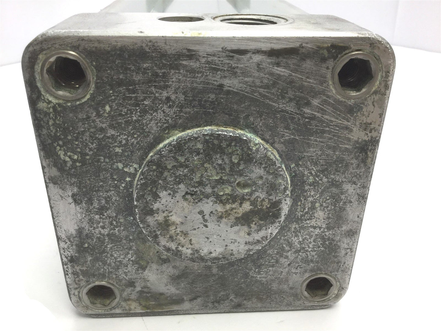 Used Pneumatic Tie Rod Cylinder, Air Cushions, Rod: 1", Travel: 6.25", Ports: 1/2 NPT