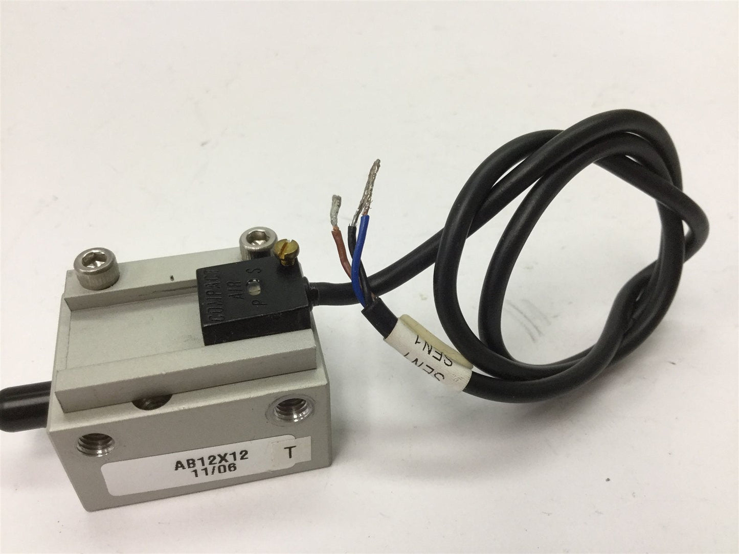 Used Compact AB12X12 Pneumatic Cylinder, Bore: 1/2", Stroke: 1/2", 10-32 Ports