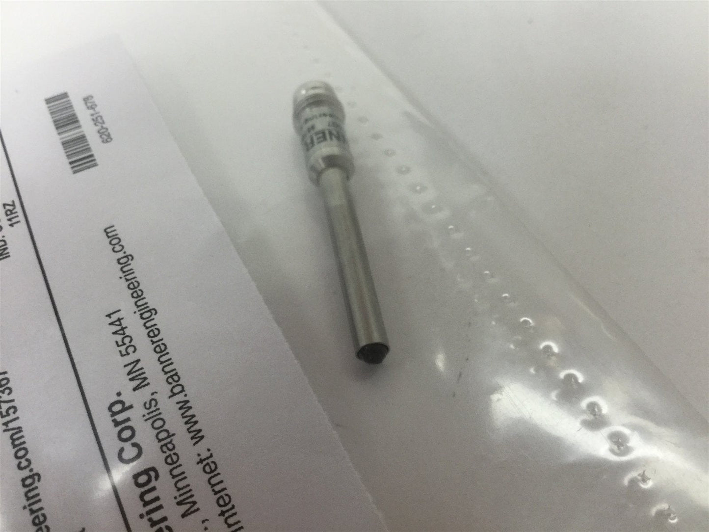 New Banner VSM4AP6CV10Q7 Diffuse Sensor, Range: 10mm, Supply: 10-30VDC, PNP