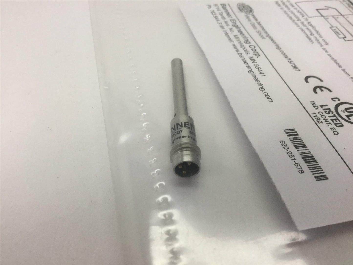 New Banner VSM4AP6CV10Q7 Diffuse Sensor, Range: 10mm, Supply: 10-30VDC, PNP