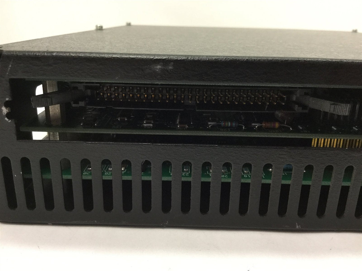 Used Kollmorgen BDS5A-106-41010/03011A2-030 Motor Drive In: 140VDC 9A, Out: 120VAC 6A