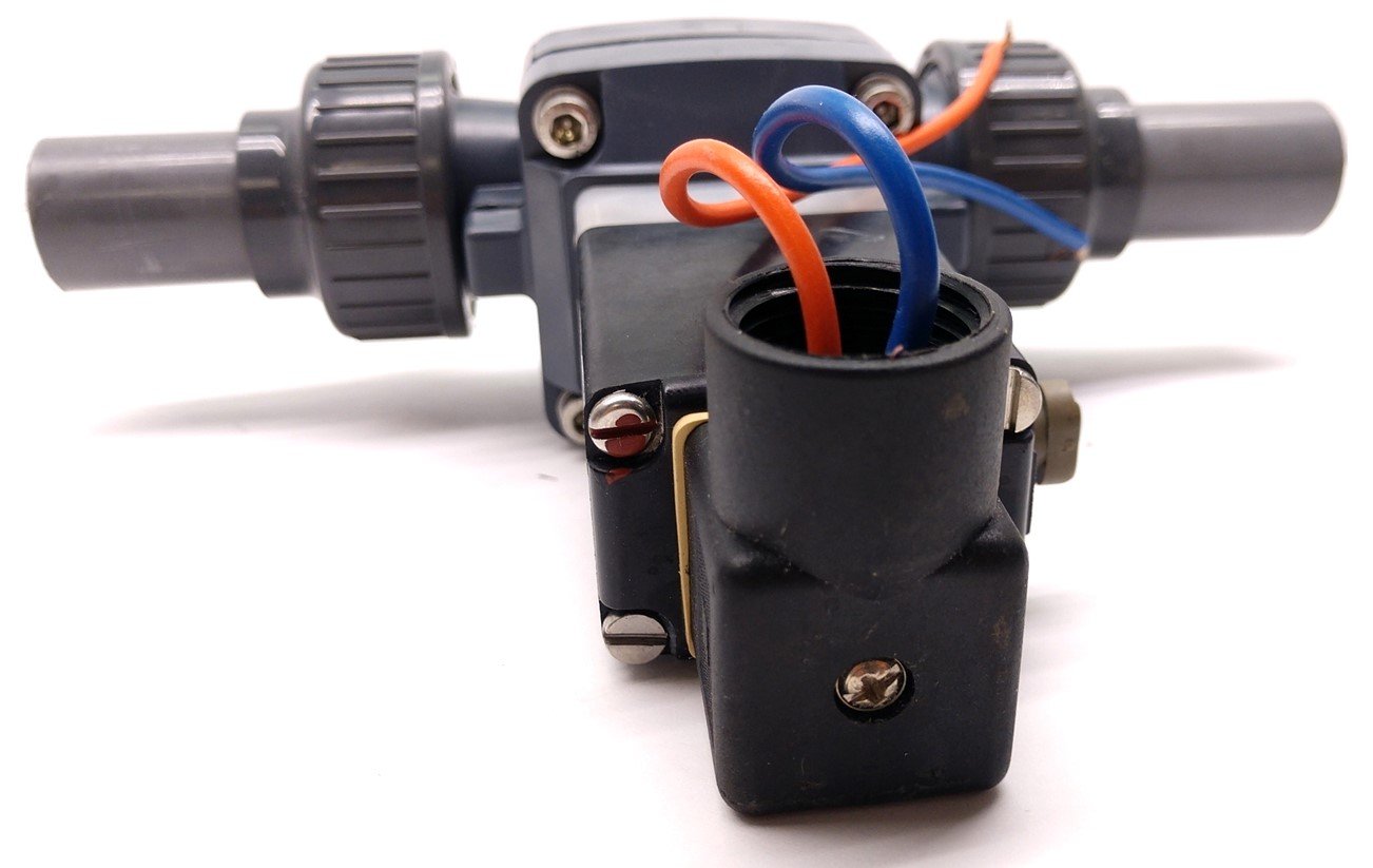 Used Burkert 0142 00042008 Solenoid Valve, 24VDC, 5W, 72.52-87.02 PSI w/ Flying Leads