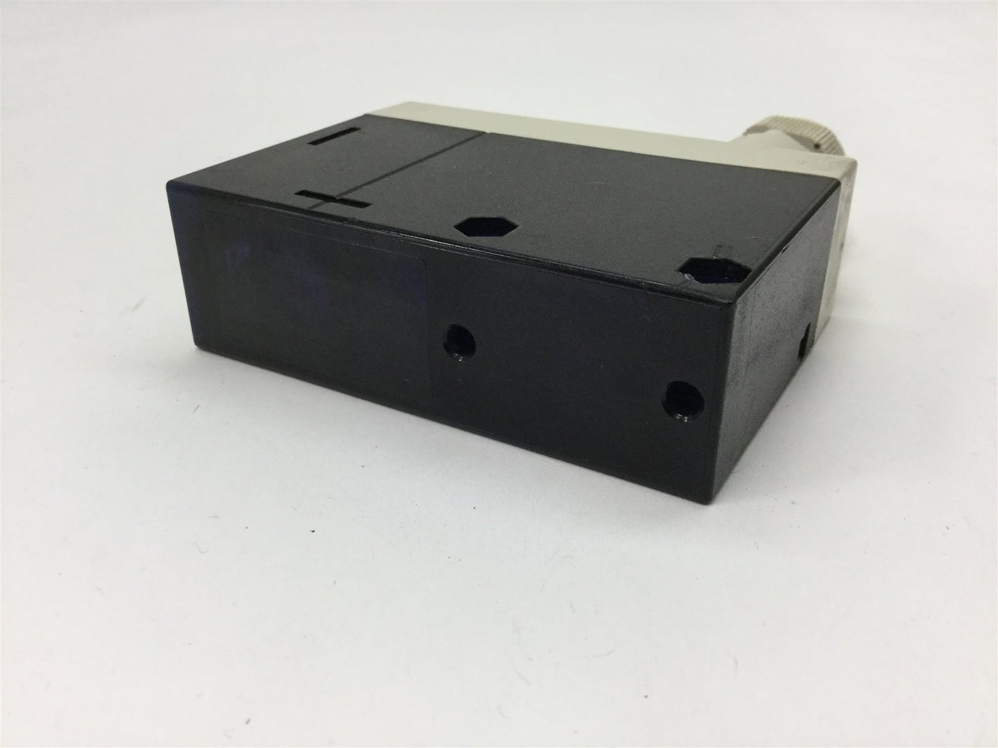 Used Telemecanique XUJ-K123538 Photoelectric Sensor, Sensing Range: 48", PNP/NPN