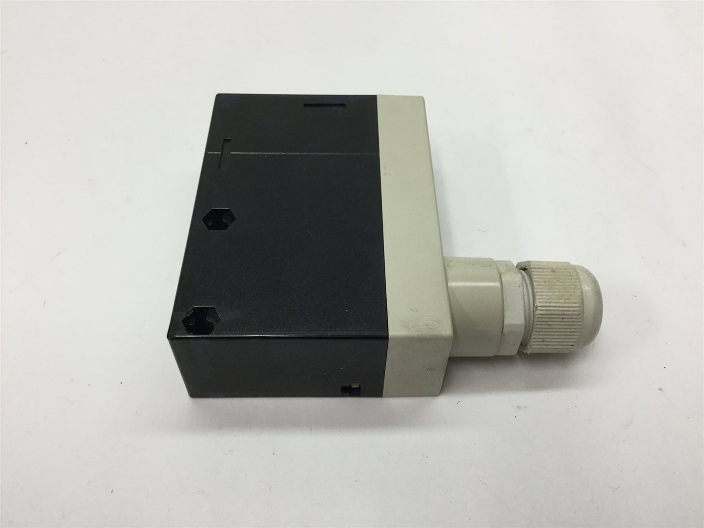 Used Telemecanique XUJ-K123538 Photoelectric Sensor, Sensing Range: 48", PNP/NPN