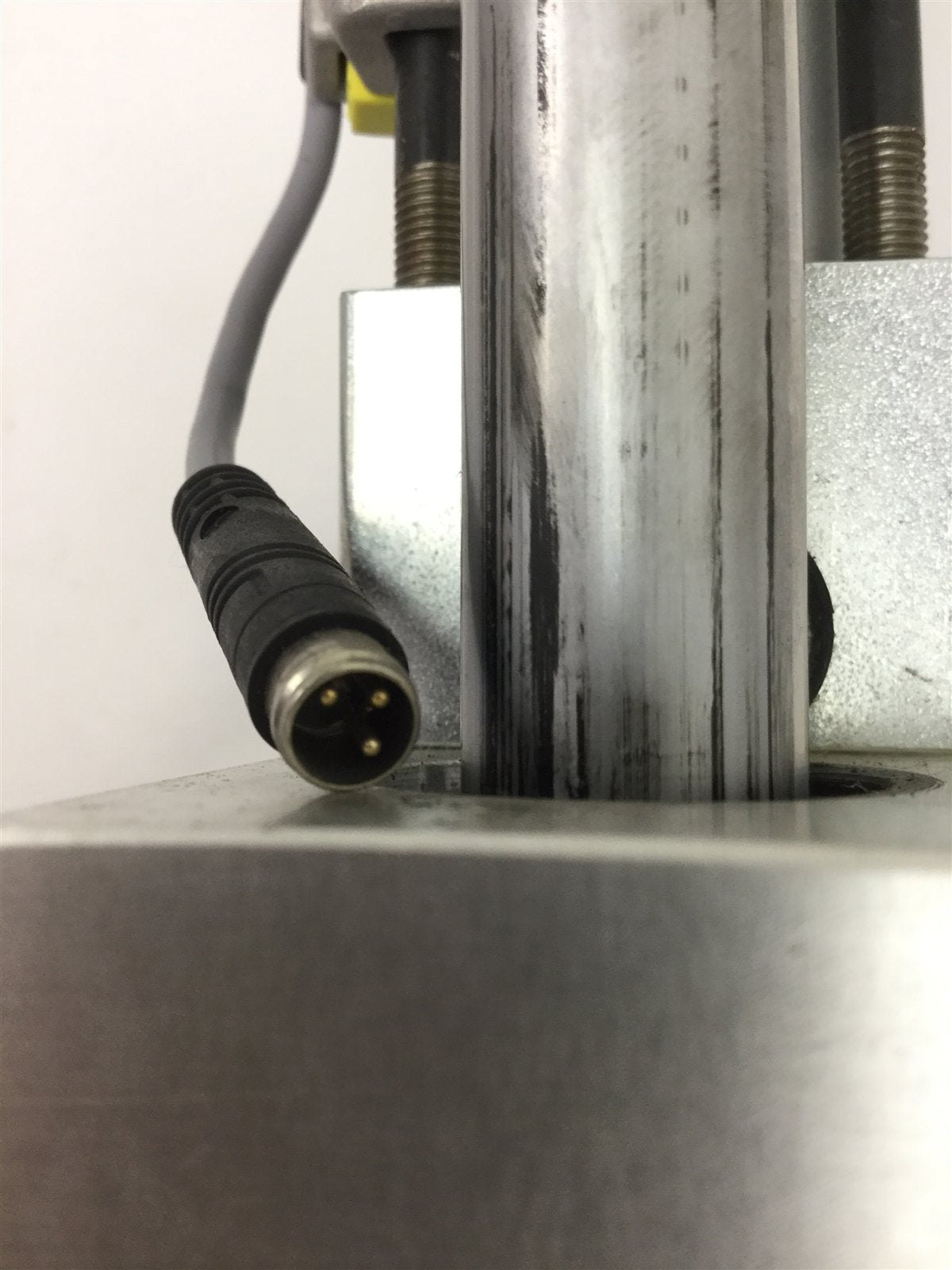 Used Phd ML-187364 Pneumatic Guide Cylinder, Stroke: 6.75", With Position Sensor