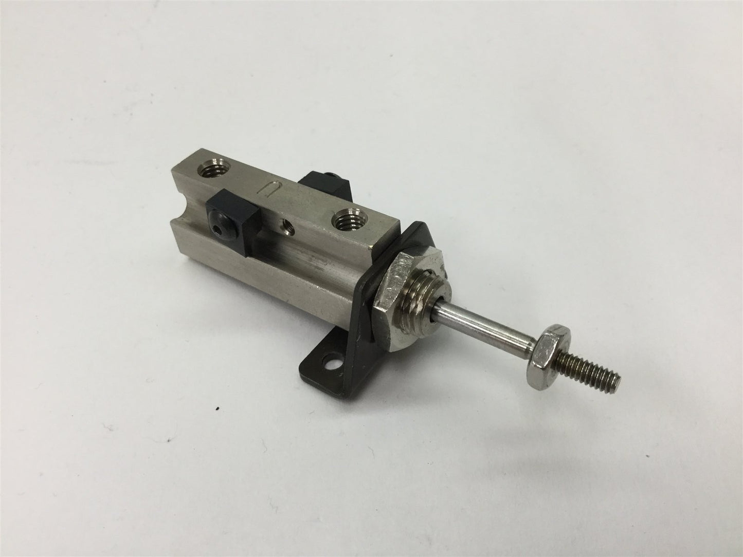 Used SMC NCDJPL6-050D Pin Cylinder, Bore: 1/4", Stroke: 1/2", Pressure: 100psi 0.7MPa