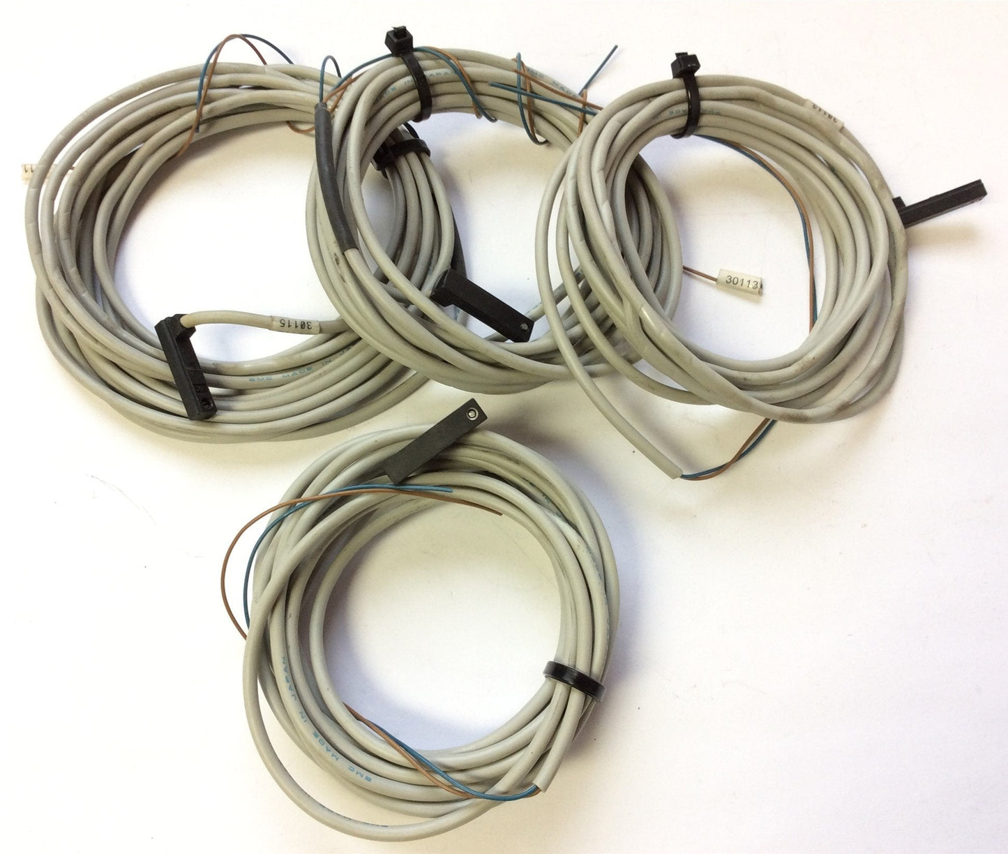 Used Lot of 4 SMC D-Y69B Solid State Auto Switch Direct Mount 24VDC 2-Wire Length: 9'