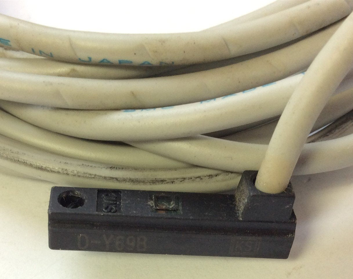 Used Lot of 4 SMC D-Y69B Solid State Auto Switch Direct Mount 24VDC 2-Wire Length: 9'
