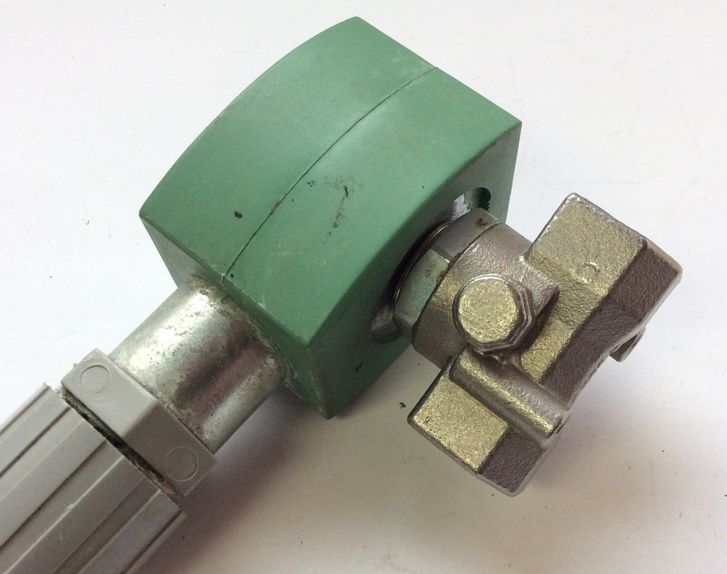 Used Asco 8263H321 Solenoid Valve Voltage 220/240V 3/8 NPT Stainless Steel NC 60 PSI
