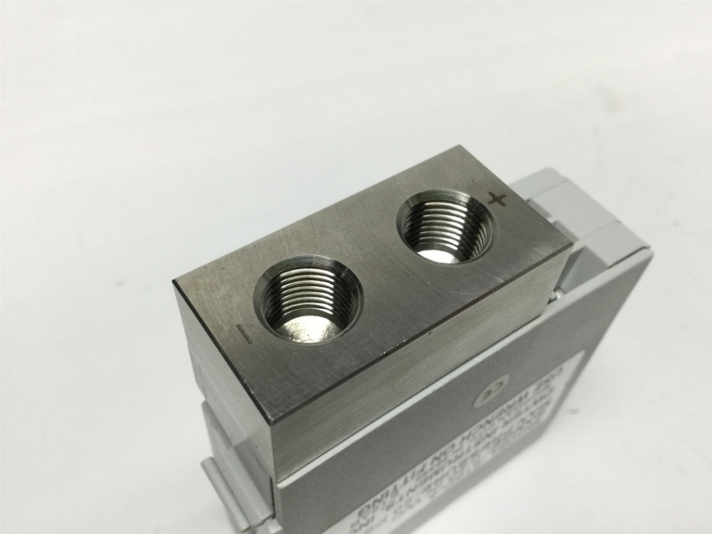 Used Dwyer 616D-4 Differential Pressure Transmitter 1/8" NPT, 0-20 inWC Range, DIN