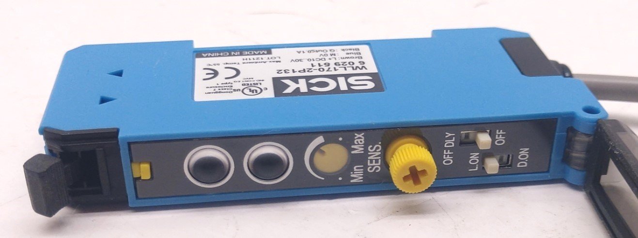 Used Sick WLL170-2P132 Photo-Electric Sensor 10-30VDC PNP 0-160mm Sensing