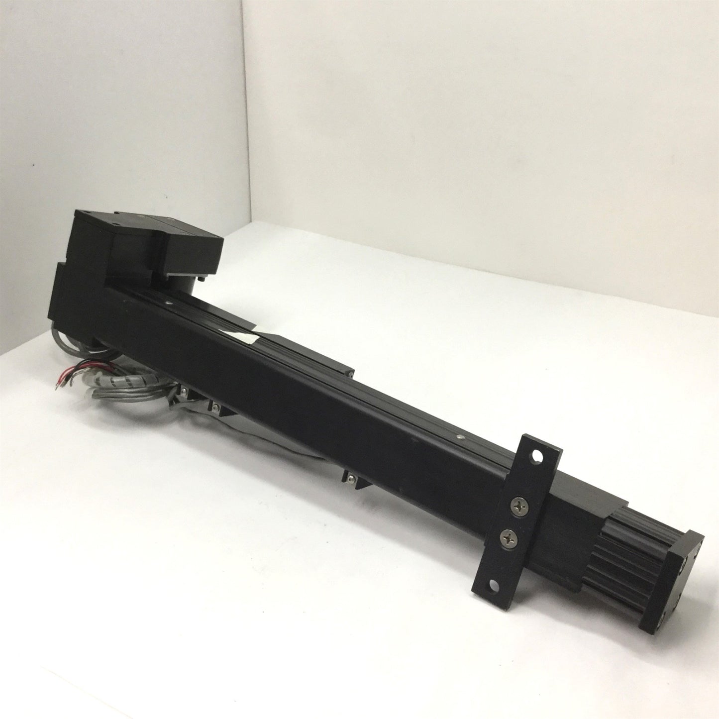 Used Industrial Devices R2X23C-35T-6-MS5E Electric Cylinder, Travel: 6", 7.75" x 2"