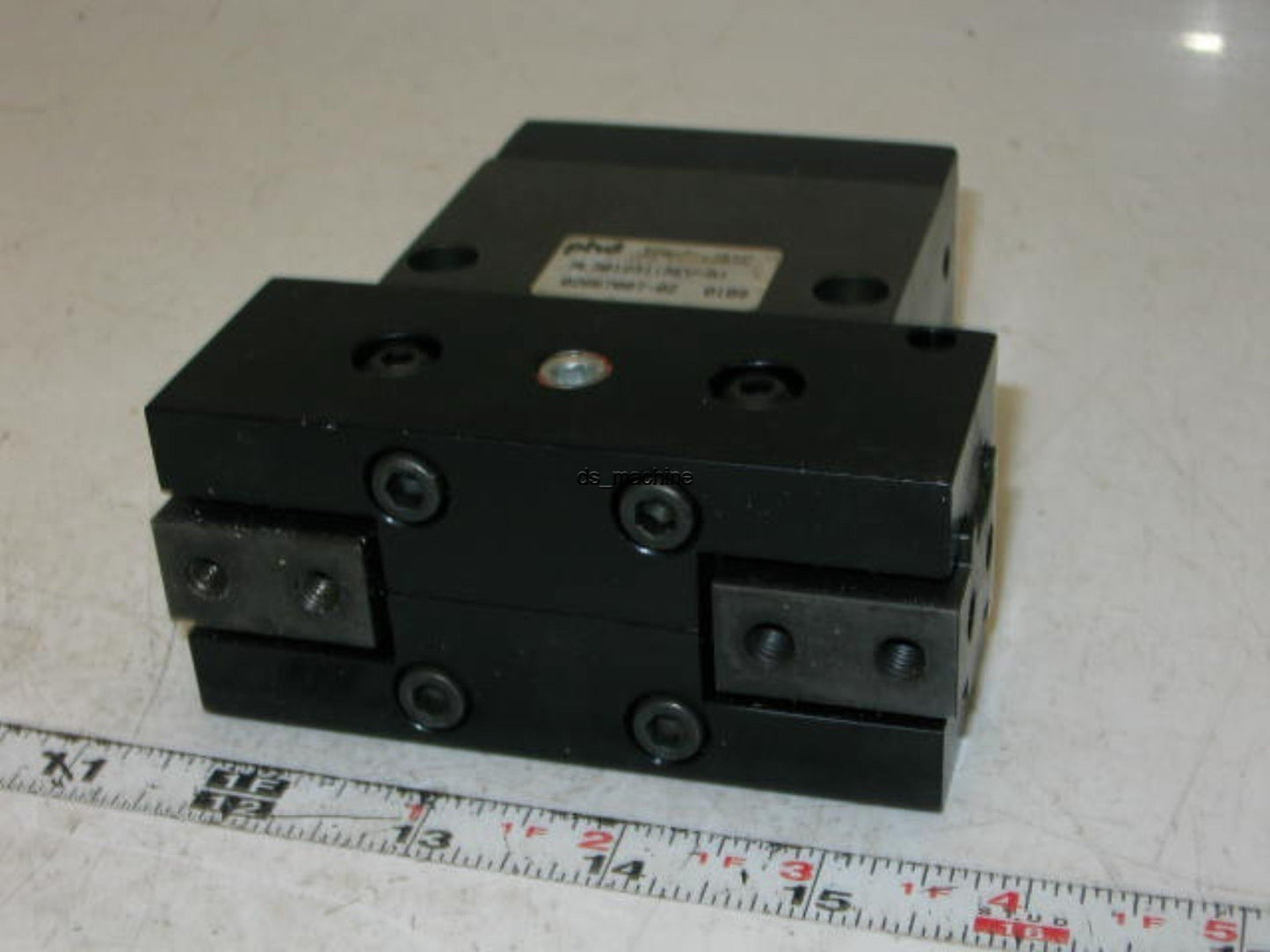 New PHD ML301231 Pneumatic Parallel Gripper Spring Close
