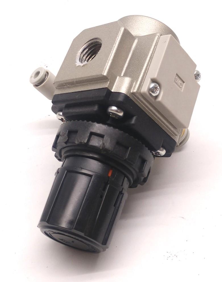 Used SMC AR25-N02H-1Z Modular Regulator, 1/4 NPT, Set Pressure: 3~30PSI