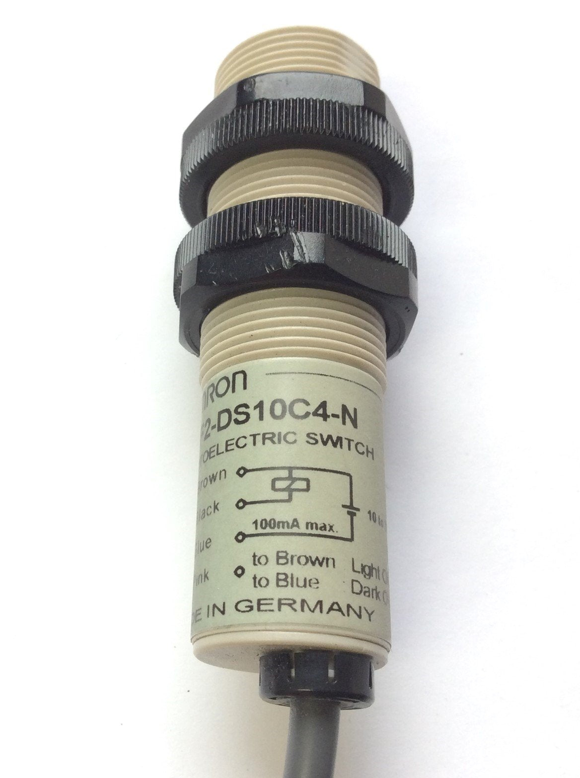 Used Omron E3F2-DS10C4-N Photoelectric Sensor 10-30VDC 100mA, NPN, 0.1m Distance