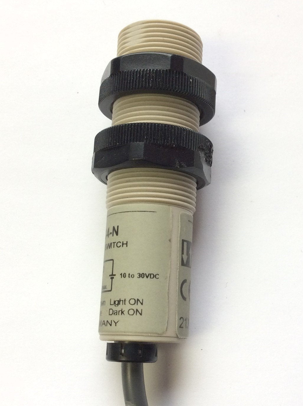 Used Omron E3F2-DS10C4-N Photoelectric Sensor 10-30VDC 100mA, NPN, 0.1m Distance