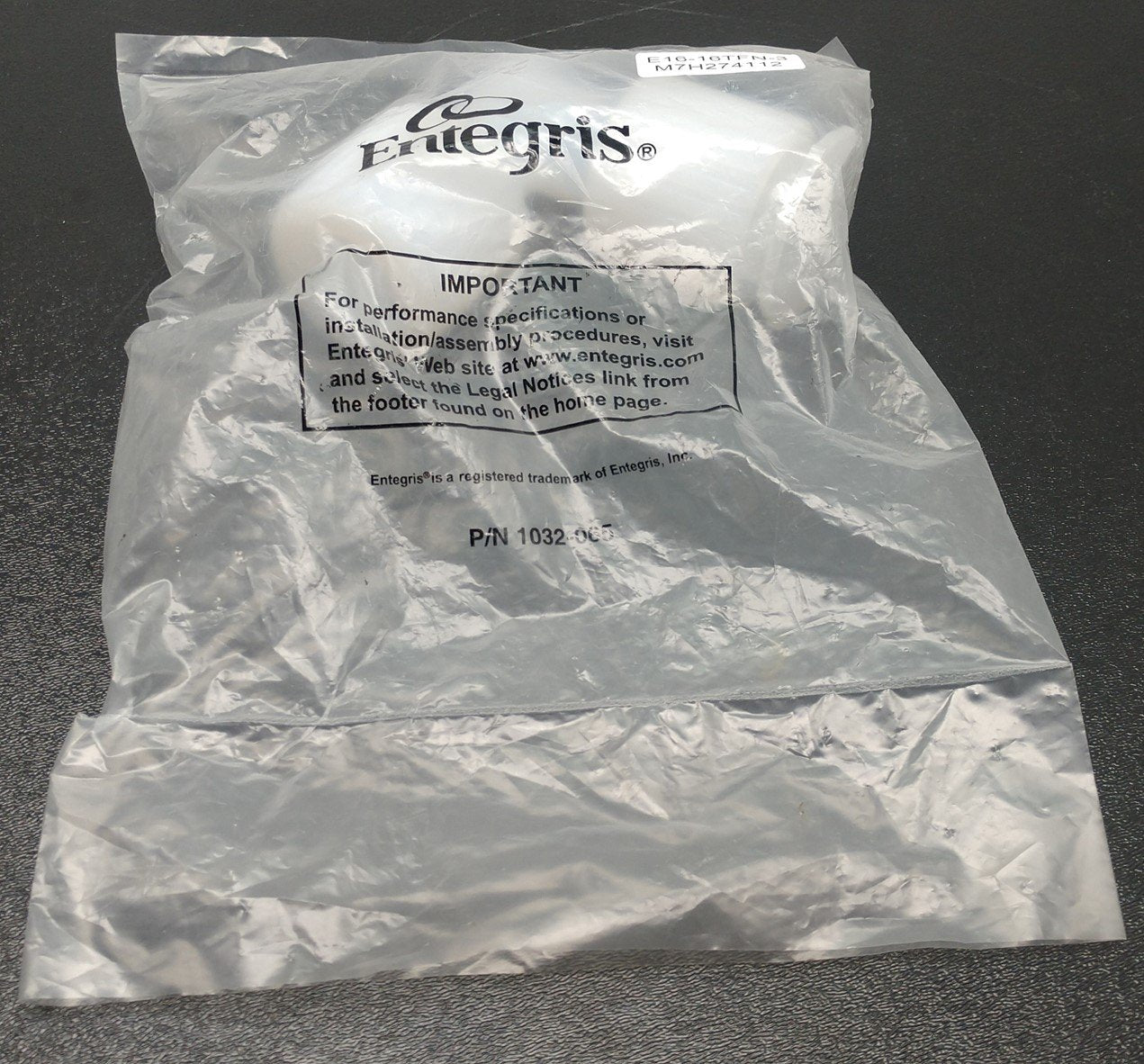 New Entegris E16-16TFN-3 Elbow Adapter PFA 1" Flaretek to 1" Flaretek SpaceSaver