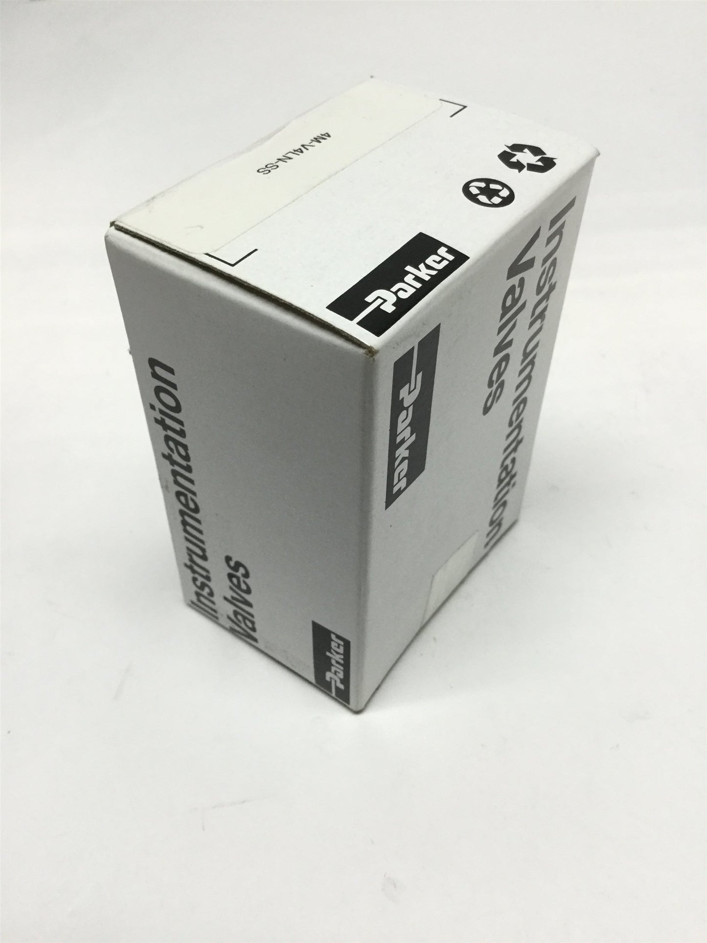 New Parker 4M-V6LN-SS Stainless Inline Needle Valve Ports: 1/4" NPT Male, 5000 PSI