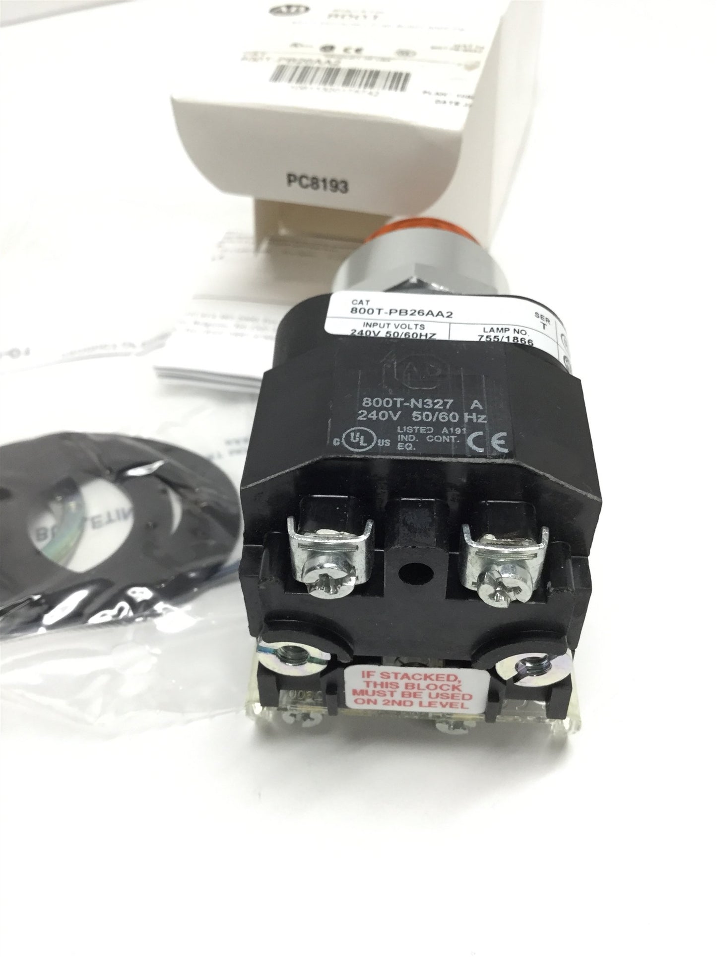 New Allen Bradley 800T-PB26AA2 Illuminated Push Button Momentary Switch 240VAC Light