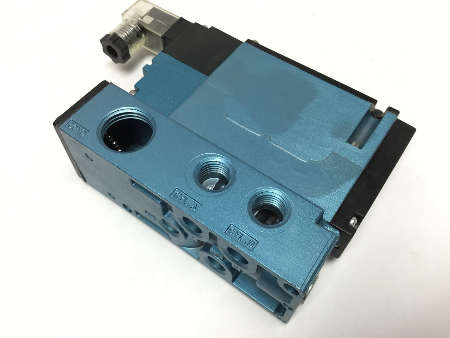 New – Open box MAC 92B-ABA-BAG-DM-DJBJ-1KD Solenoid Valve 230VAC Coil, 20-120psi, 1/4"NPT