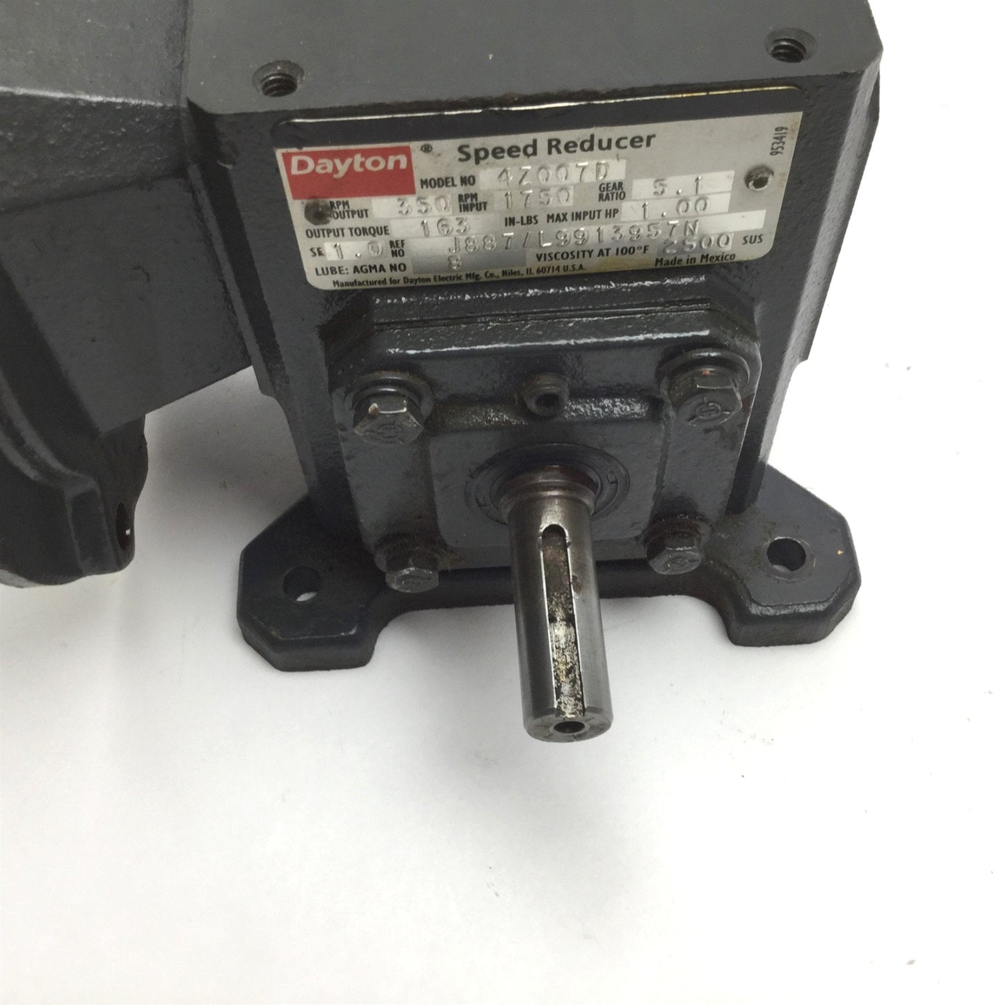 For parts or not working Dayton 4Z007D Speed Reducer, 5:1 Ratio, Input Power 1HP, Shaft: 5/8", *Bad Seal*