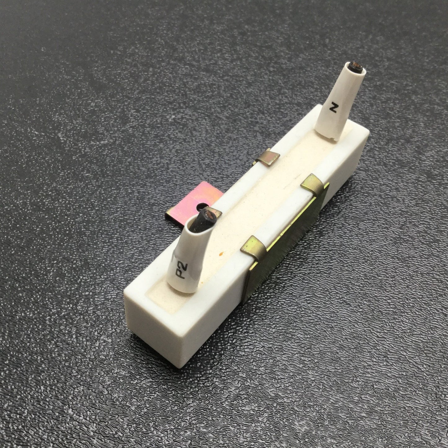 Used Lot of 5 Iwaki 40SH Ceramic Resistors, Rating: 2k Ohms