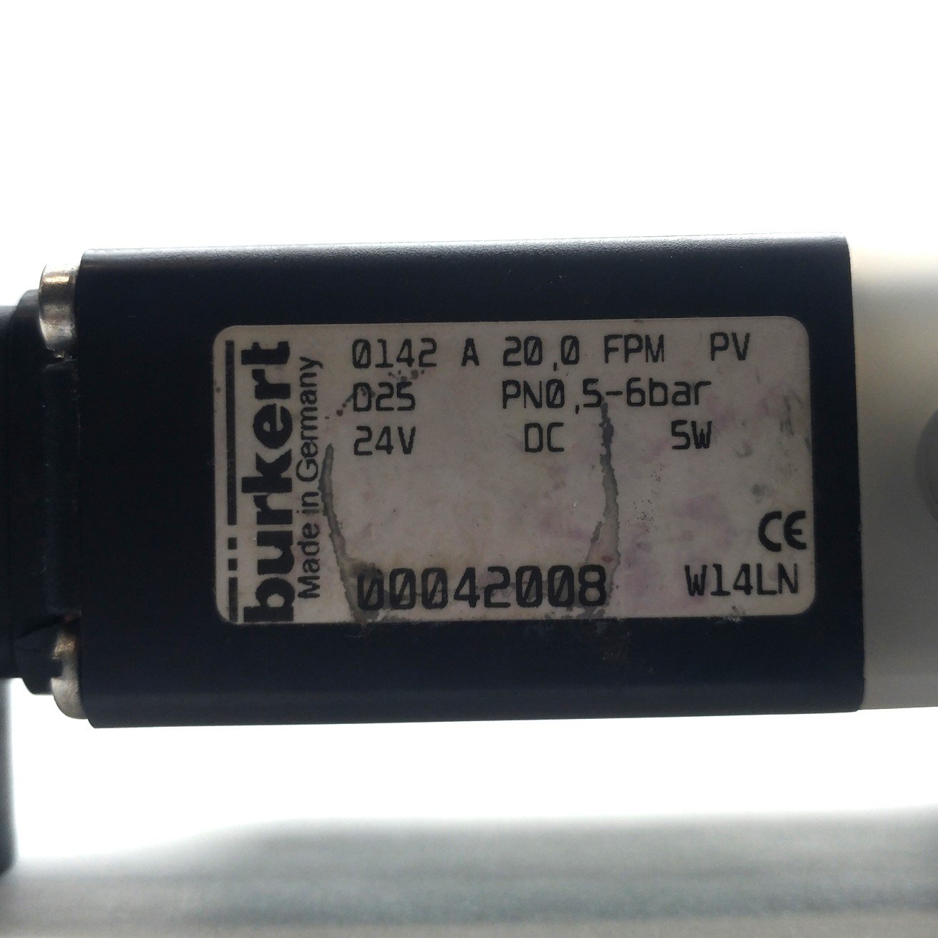 Used Burkert 42008 Solenoid Diaphragm Valve, 2-Way, NC, 7-85PSI, 1" True Union, 24VDC