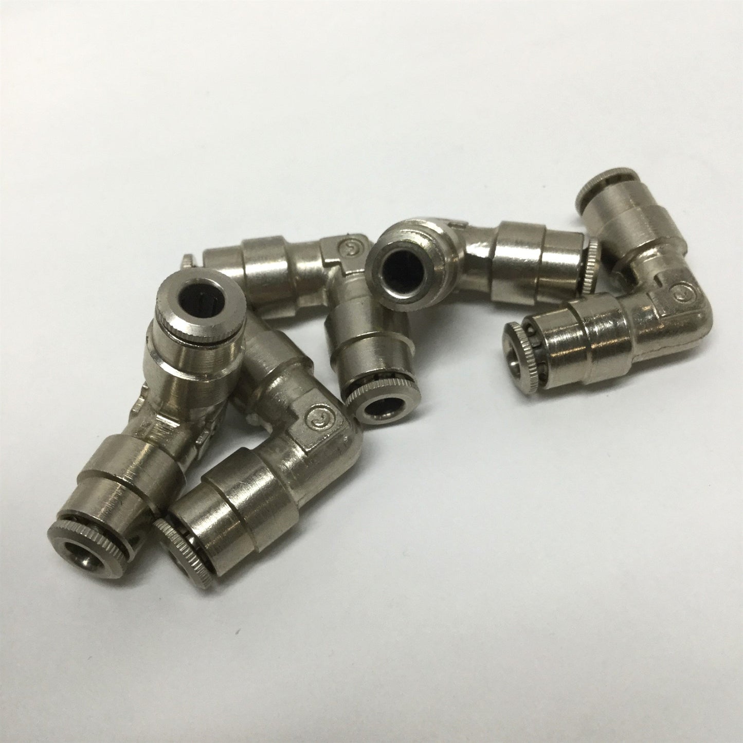 New – Open box Lot of 5 Weatherhead 1165X4M Brass Pneumatic Push-In Elbow Fitting 4MM Tube