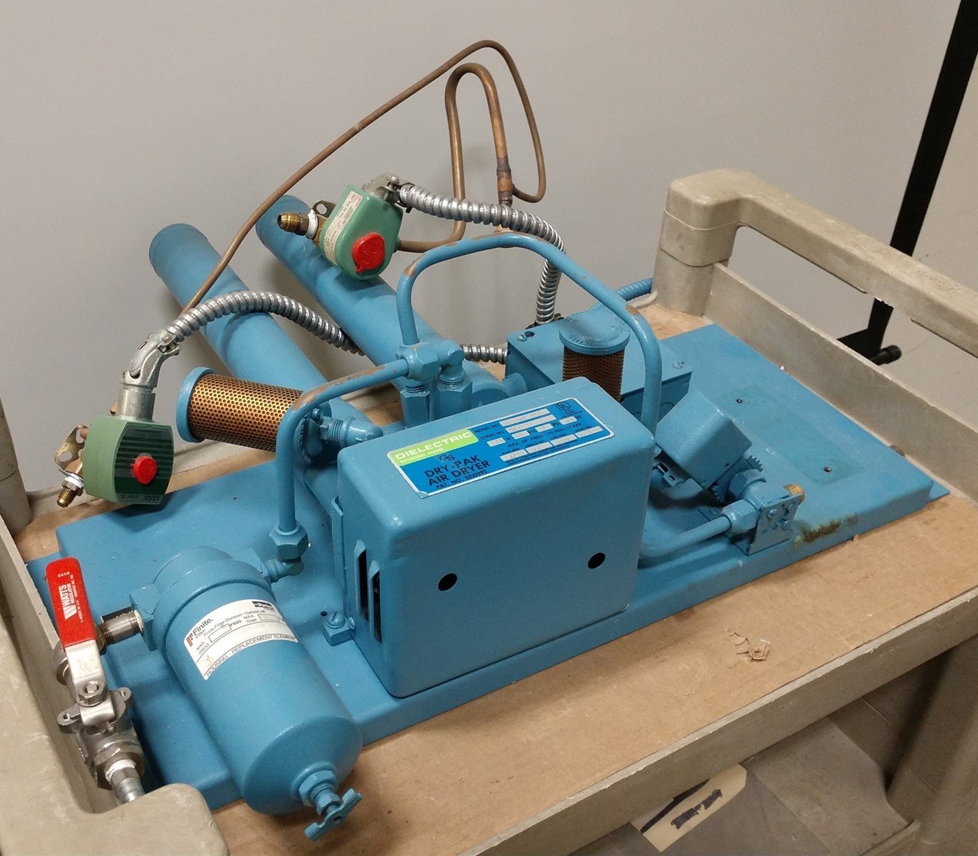 Used Dielectric DS2-AE-000 Dry-Pak Air Dryer 115V, 60Hz, 1Ph .2W, 100PSI, 6.8SCFM DEL