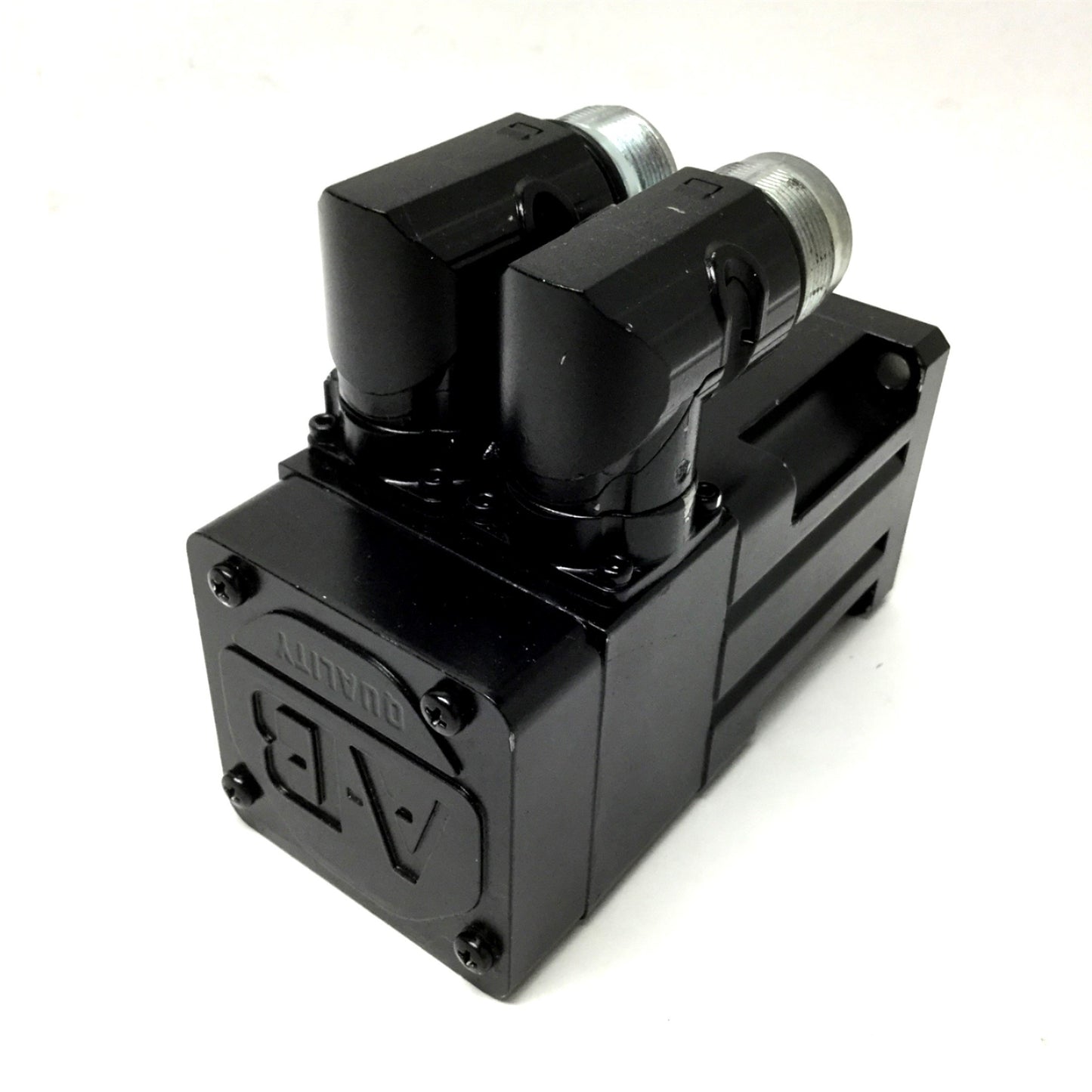 Used Allen Bradley MPL-A1510V-VJ42AA Kinetix AC Servo Motor, 230V 3-Phase, 8000RPM