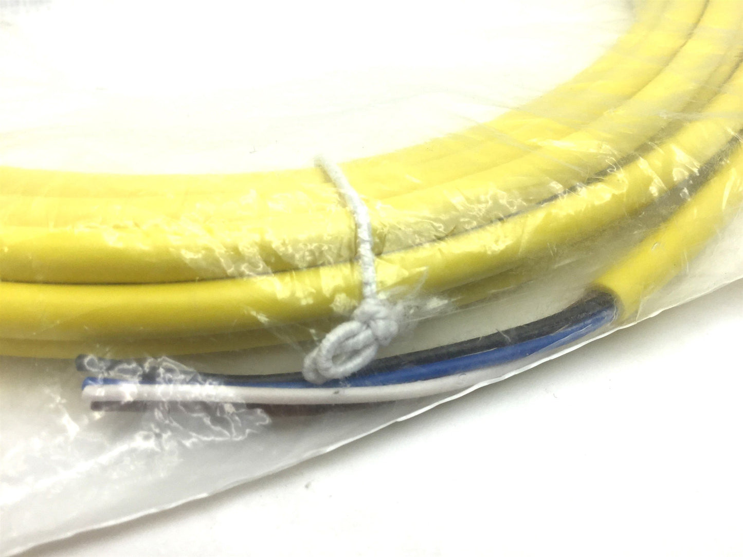New Eaton SDR4A4CY2205 Micro Series Cable, 4-Pin Right Angle 5mm 22AWG 300V 80°C
