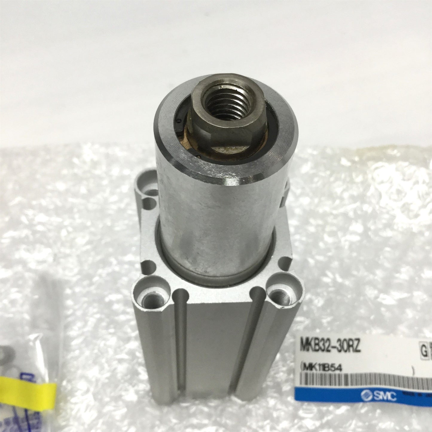 New SMC MKB32-30RZ Rotary Clamp Cylinder 32mm Bore, 30mm Stroke, Rc 1/8, Clockwise