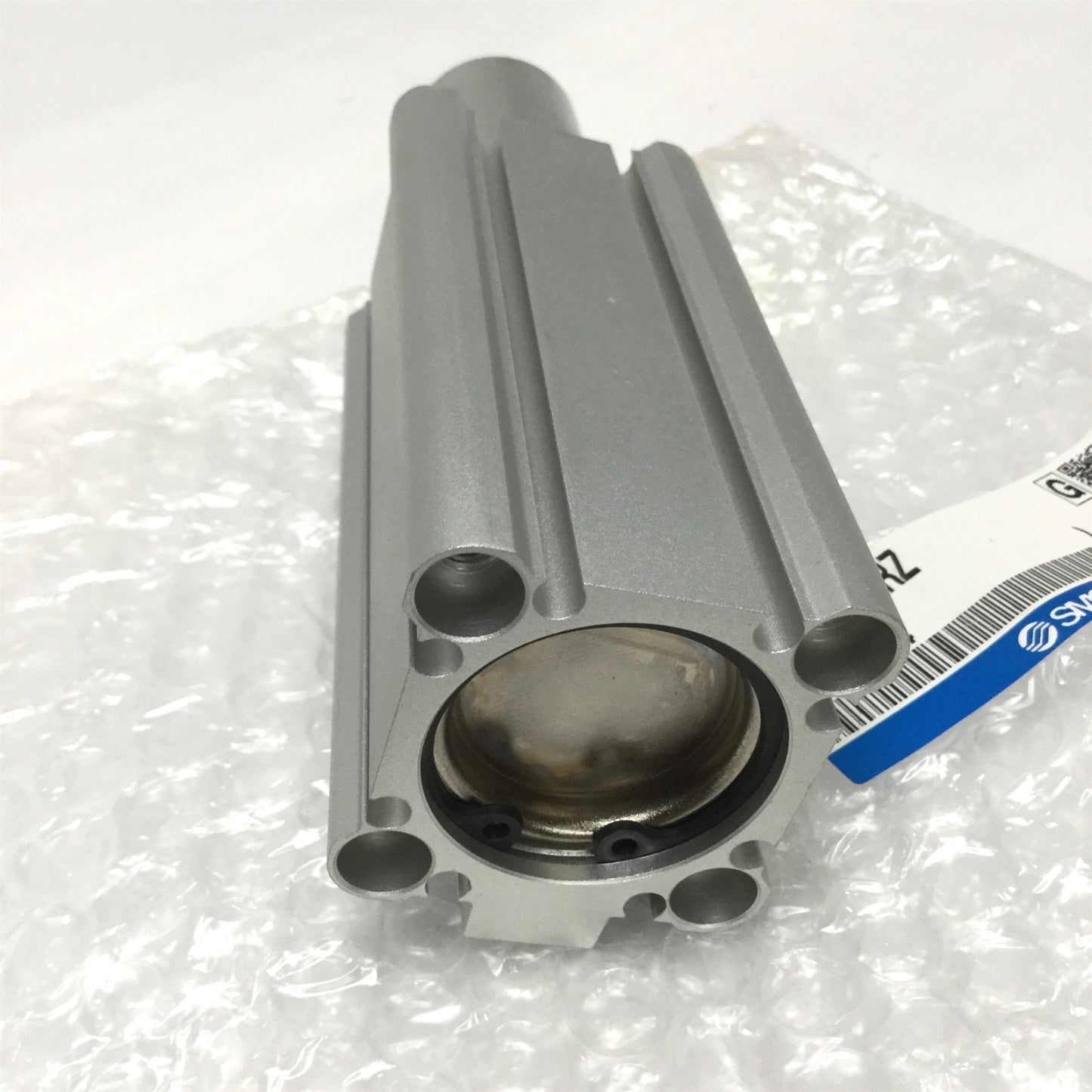 New SMC MKB32-30RZ Rotary Clamp Cylinder 32mm Bore, 30mm Stroke, Rc 1/8, Clockwise