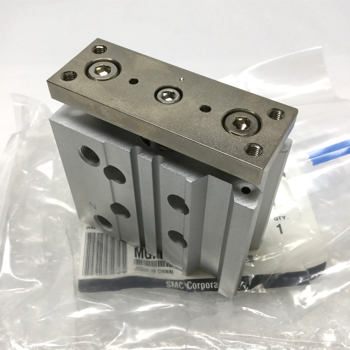 New SMC MGPM20TN-30Z Compact Guide Cylinder Slide Bearing 20mm Bore, 30mm Stroke