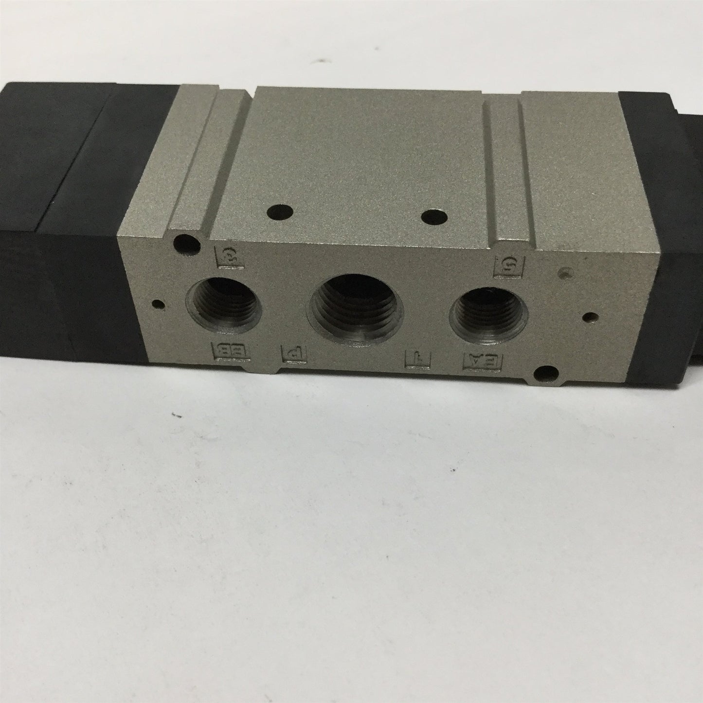 For parts or not working SMC VFS2420-3D-02T Double Solenoid Valve 5-Port 3-Pos, 120VAC *Missing Coil*