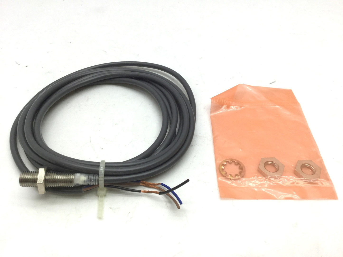 New Omron E2E-X1R5E1 Proximity Switch Sensor M8 Cable 2m 12-24VDC NPN