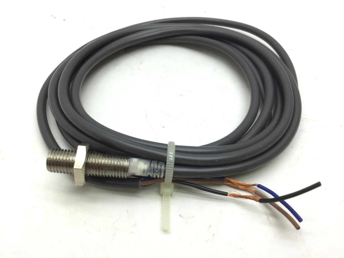 New Omron E2E-X1R5E1 Proximity Switch Sensor M8 Cable 2m 12-24VDC NPN
