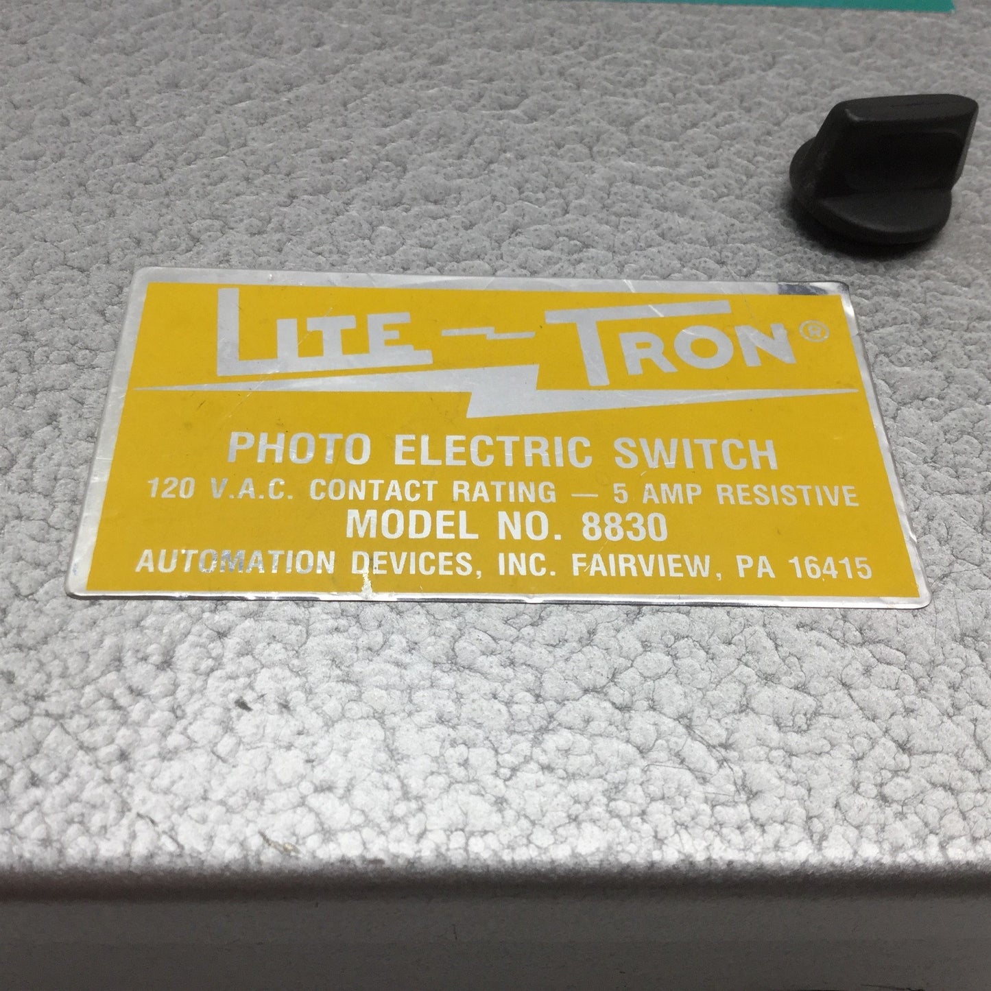 Used Automation Devices Inc 8830 Photoelectric Switch, Contact Rating: 120VAC 5A