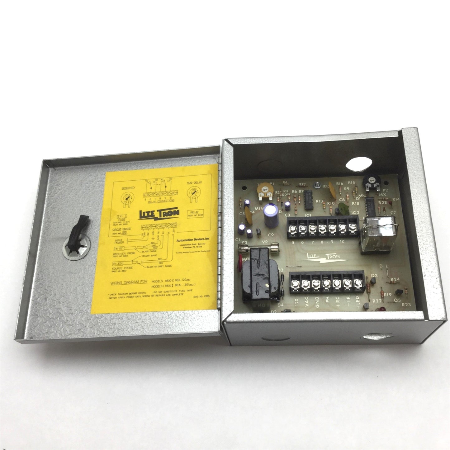 Used Automation Devices Inc 8830 Photoelectric Switch, Contact Rating: 120VAC 5A