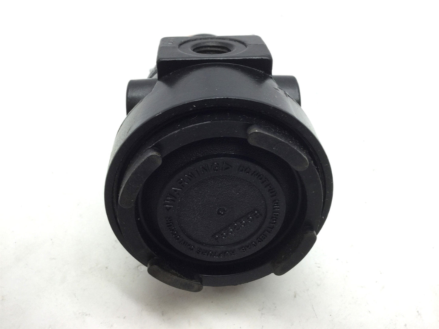 New – Open box Parker 06R113AA Pneumatic Regulator, Port 1/4" NPT, Input: 250 Psi, Out: 125 Psi