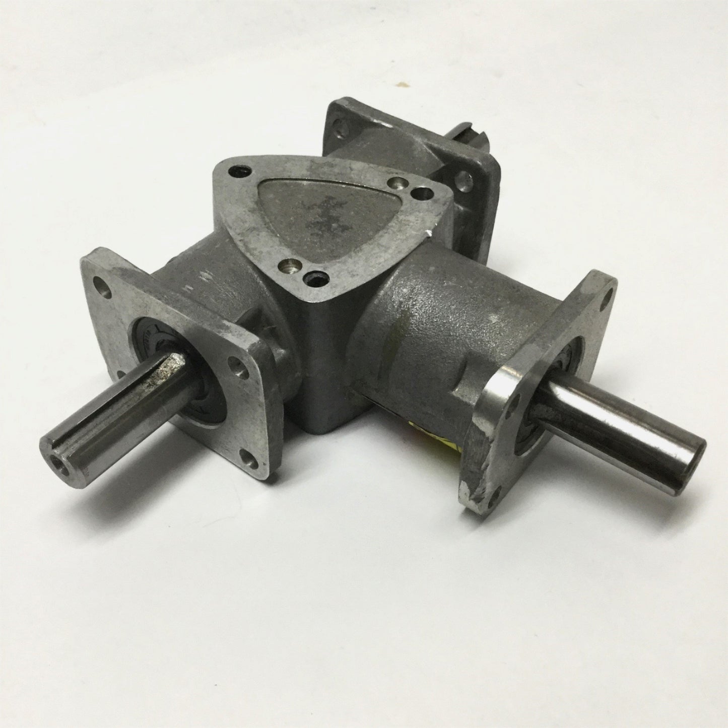 Used Boston RA1031 Gear Box Drive 3-Way, 1:1 Ratio, 5/8" Shafts, 1750RPM, 54 lb-in